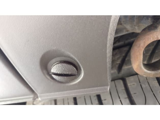 Towbar-Cover Screw Retainer
